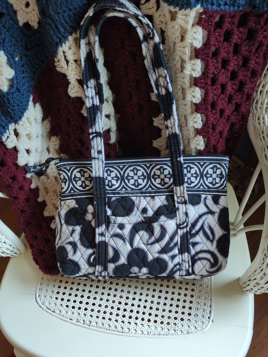 Handbags - Black & White Quilted Floral Pattern Tote Bag